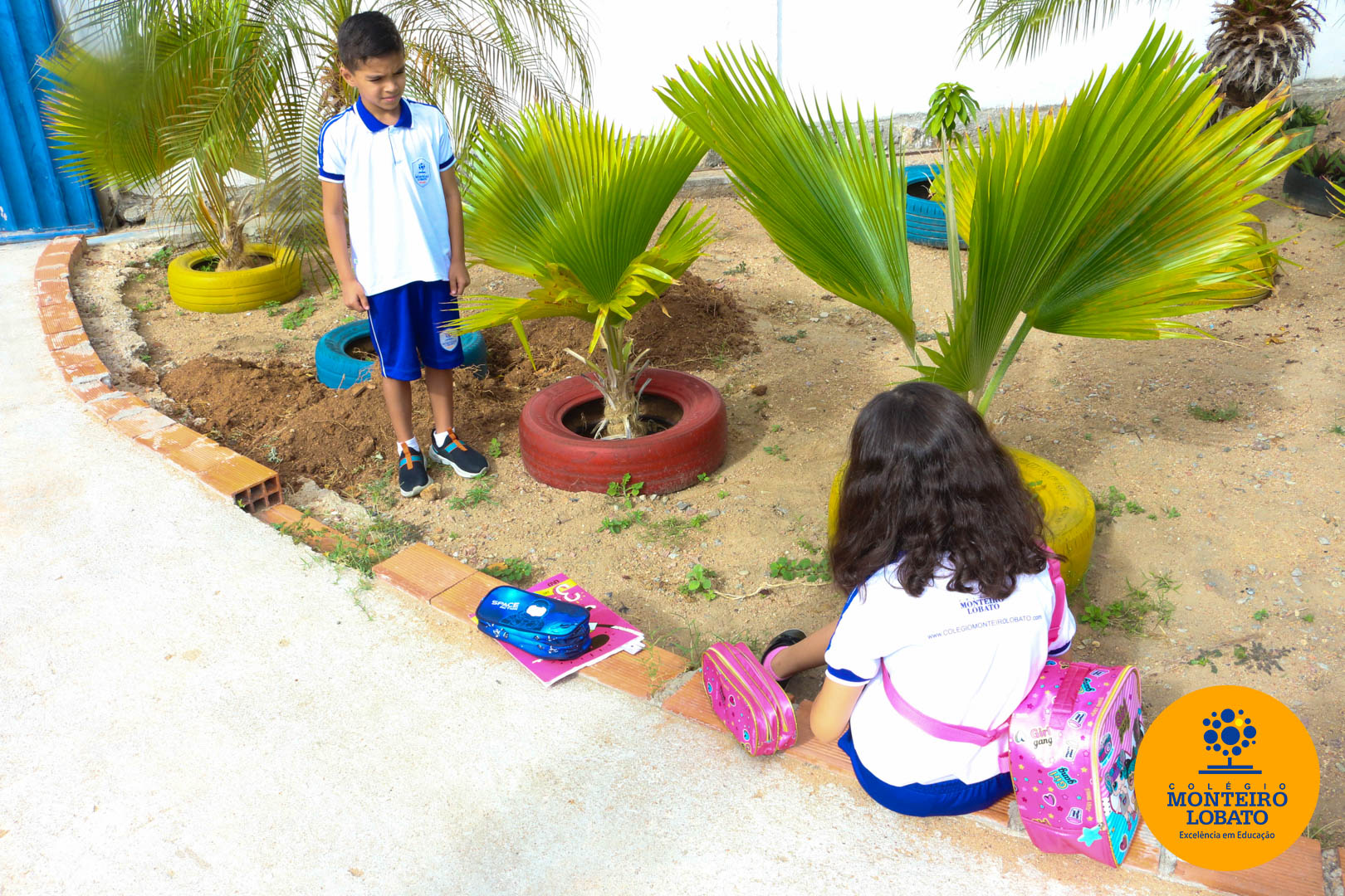 Alunos do 3º ano exploram forma livre do desenho inspirados por Da Vinci